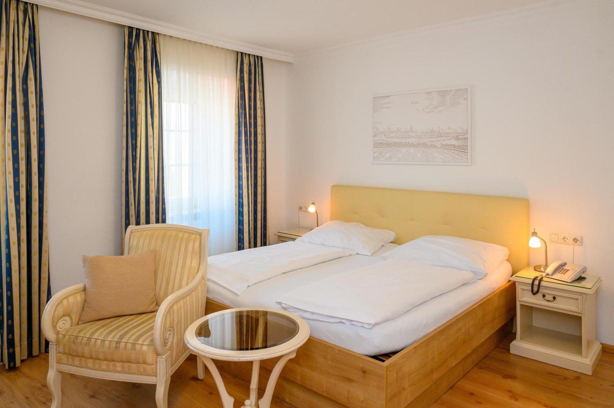 Appartement-Hotel Gh Zum Goldenen Schiff Enns Exterior foto